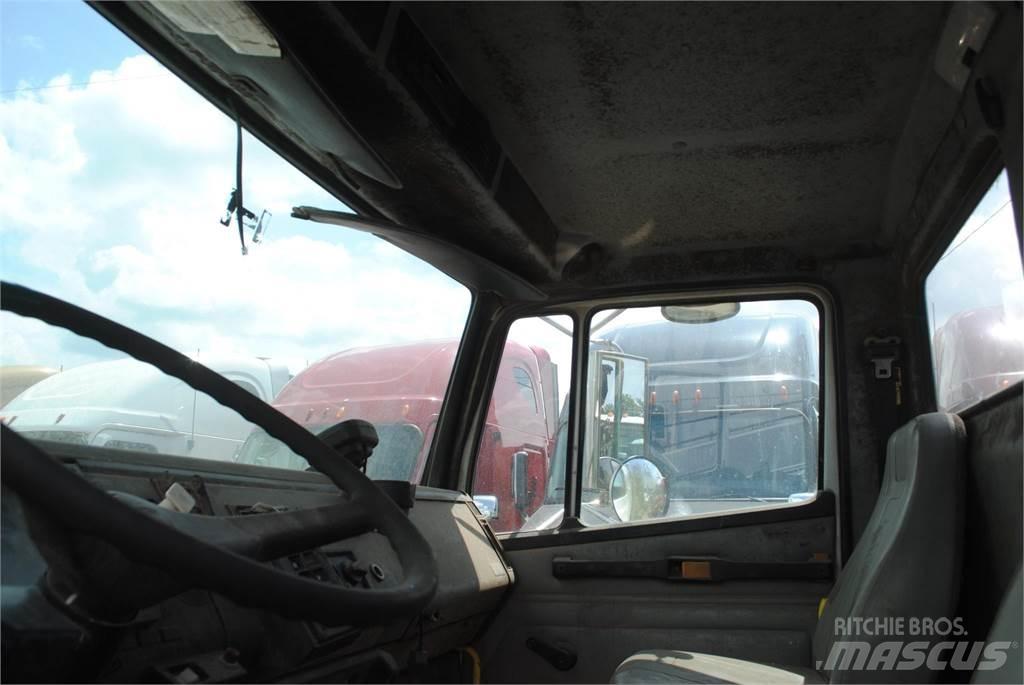 Freightliner FL70 Nosturiautot
