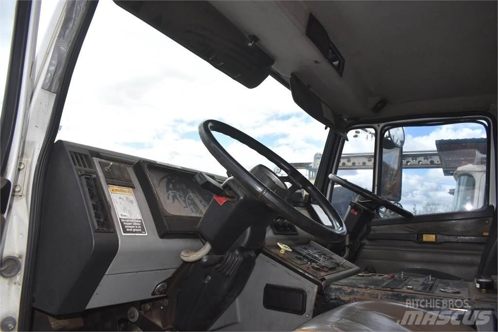 Freightliner FL70 Lakaisuautot