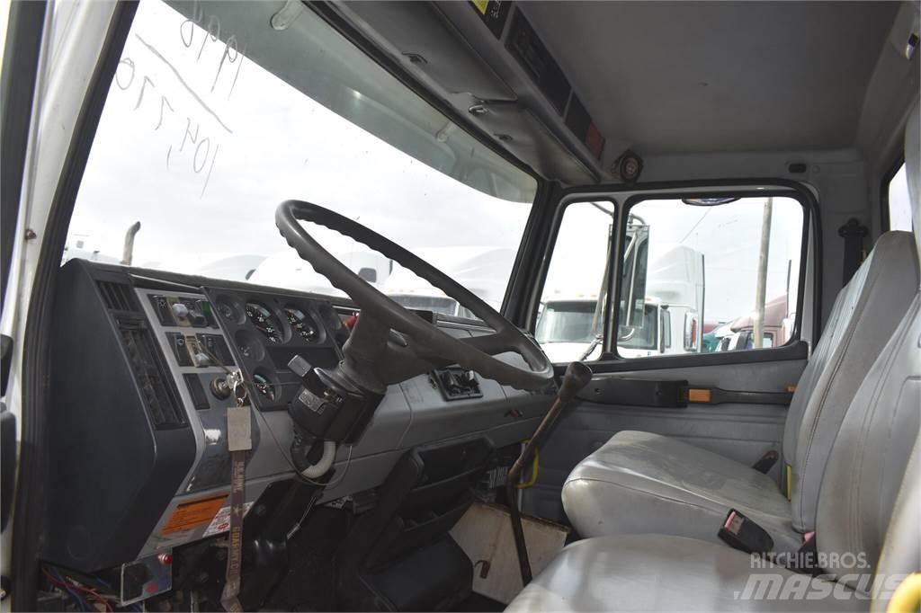 Freightliner FL70 Nosturiautot