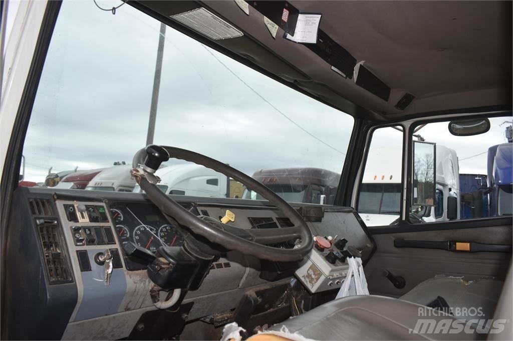 Freightliner FL70 Säiliöautot