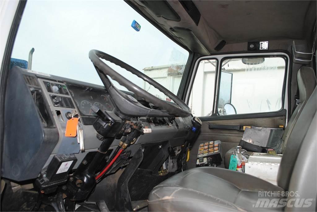 Freightliner FL80 Nosturiautot
