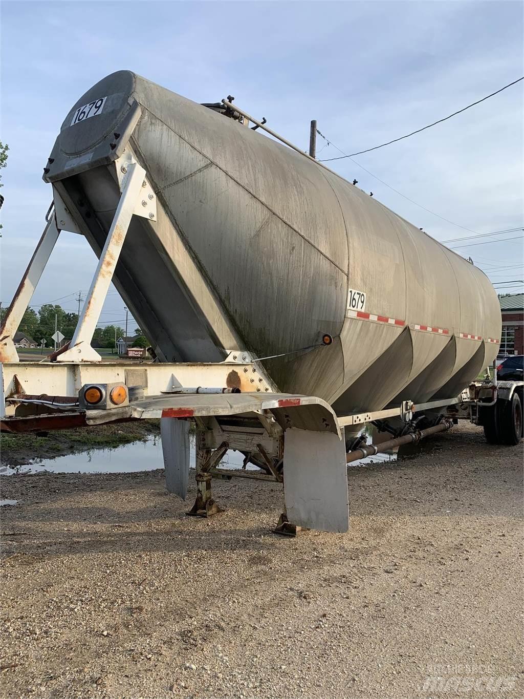 Fruehauf  Säiliöperävaunut