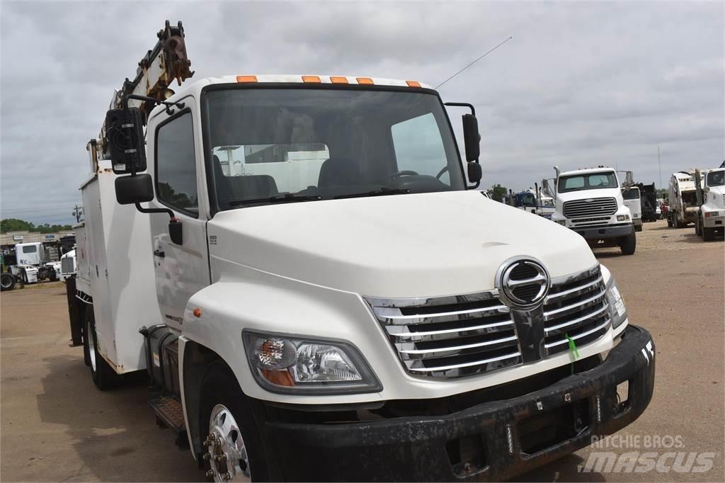 Hino 338 Tienhoitoautot