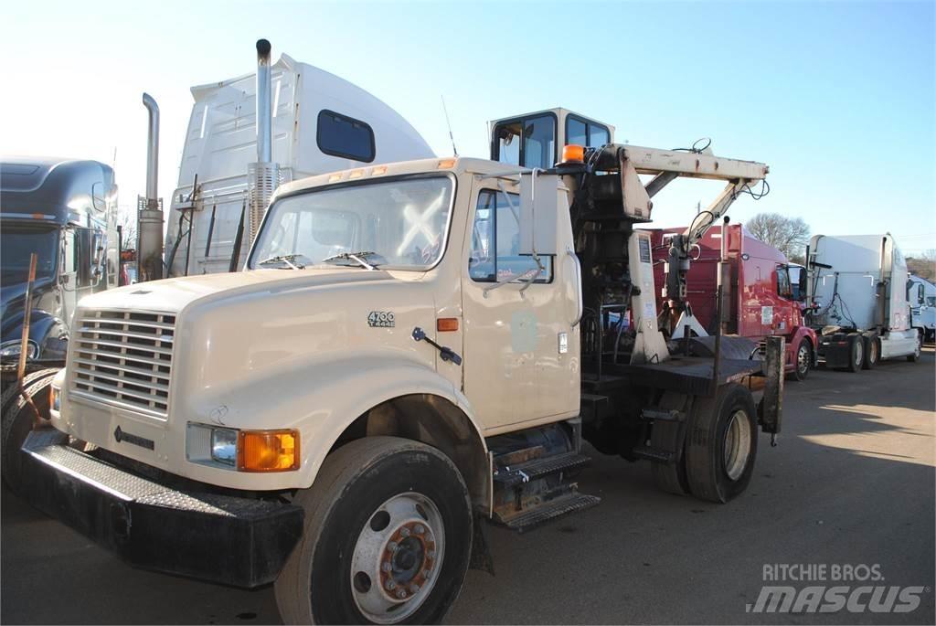 International 4700 Nosturiautot