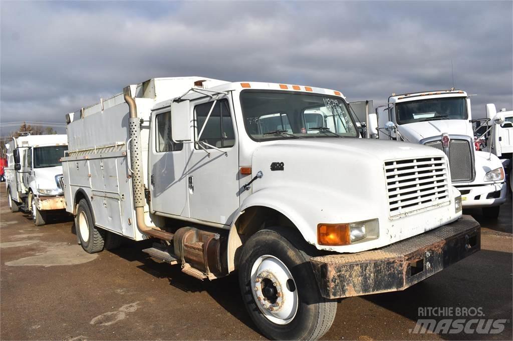 International 4700 Tienhoitoautot