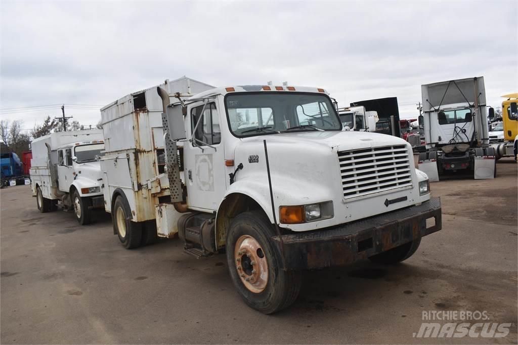 International 4700 Tienhoitoautot