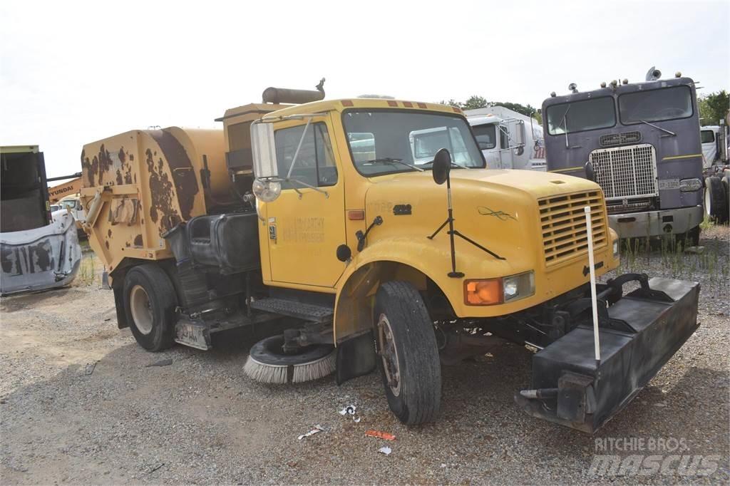 International 4700 Lakaisuautot