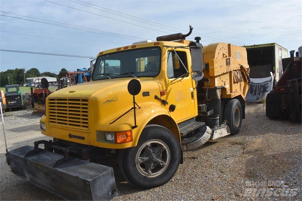 International 4700 Lakaisuautot