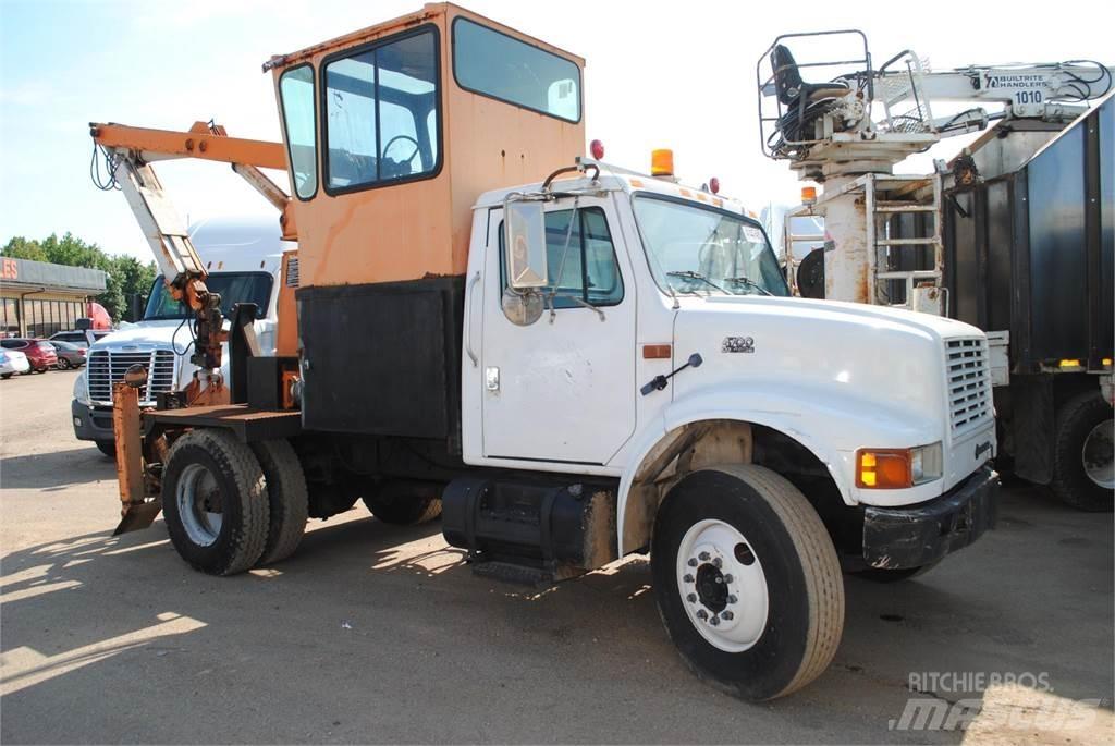 International 4700 Nosturiautot