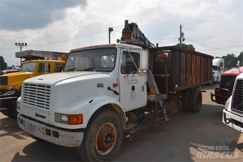 International 4900 Nosturiautot