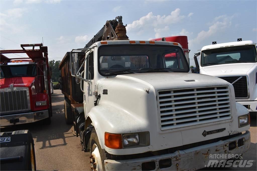 International 4900 Nosturiautot
