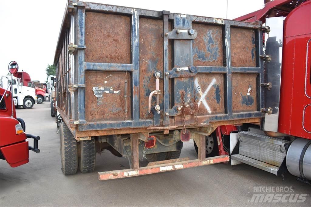 International 4900 Nosturiautot