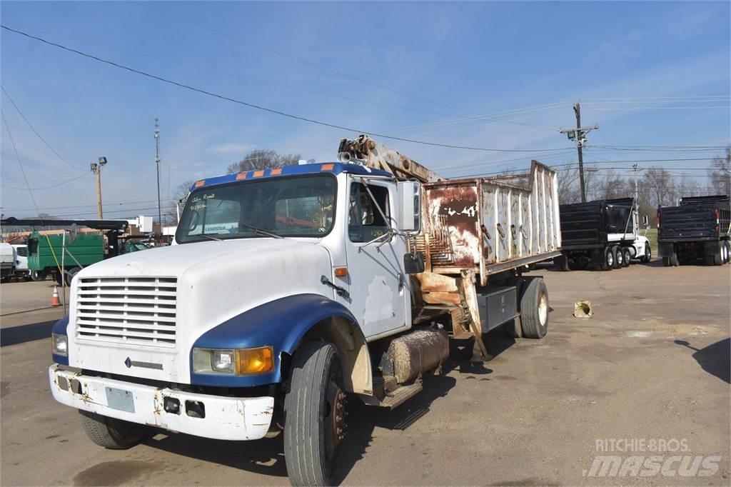 International 4900 Nosturiautot