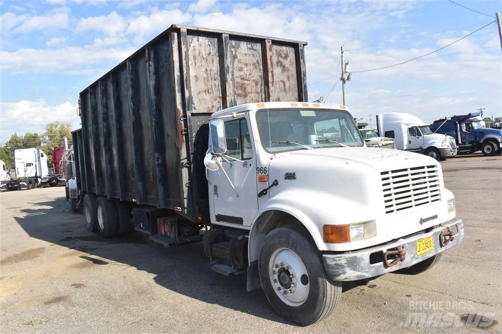 International 4900 Nosturiautot