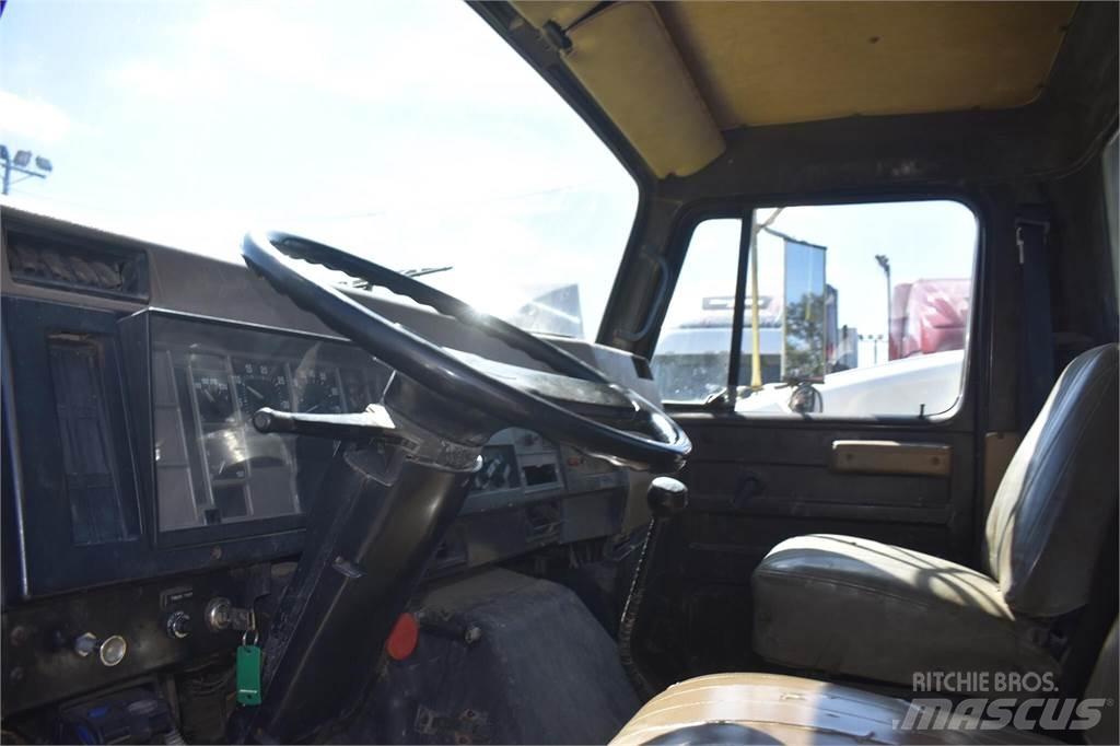 International 4900 Sora- ja kippiautot