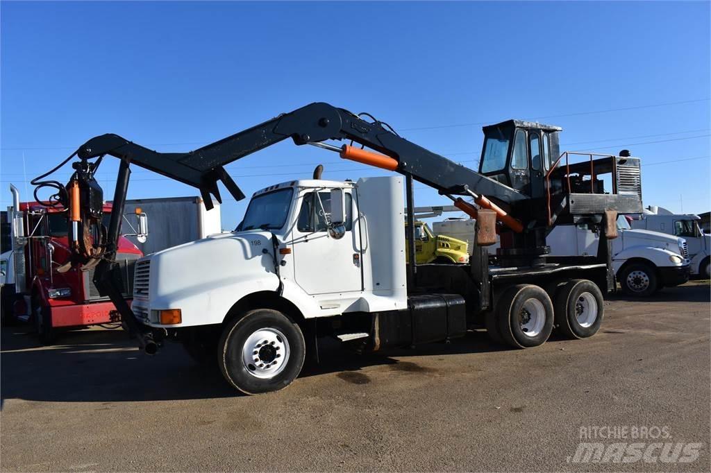 International 8200 Nosturiautot