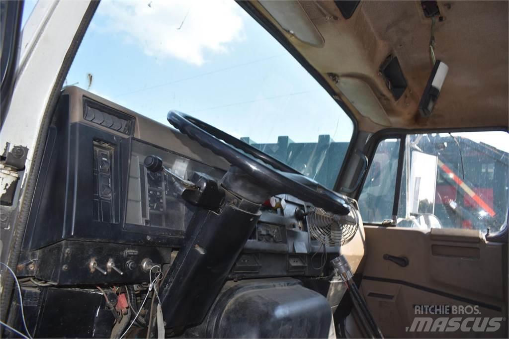 International 8200 Säiliöautot