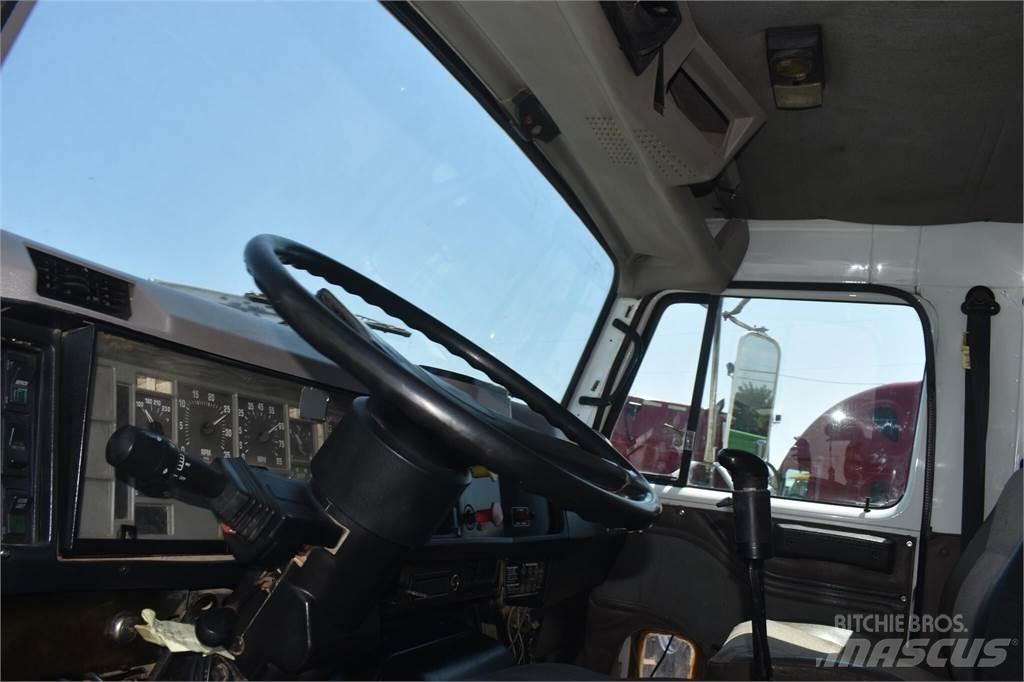 International 8200 Sora- ja kippiautot