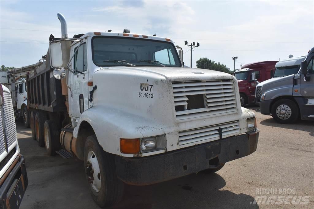 International 8200 Sora- ja kippiautot