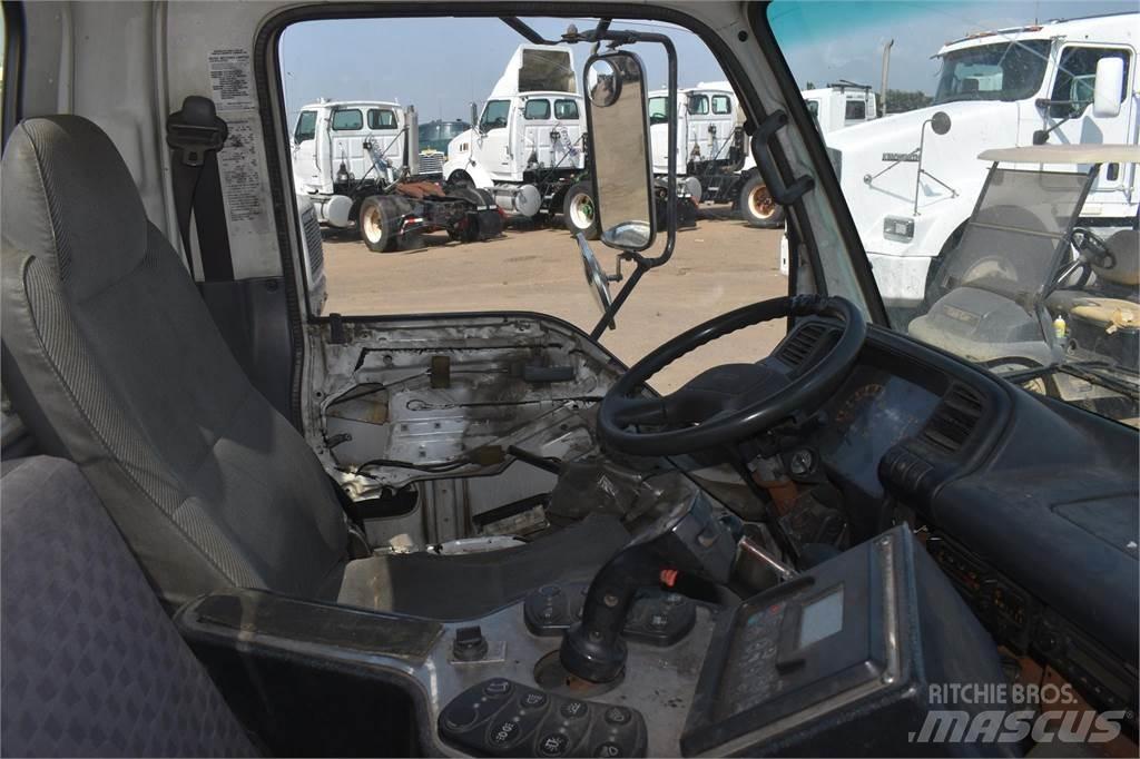 Isuzu NPR Lakaisuautot