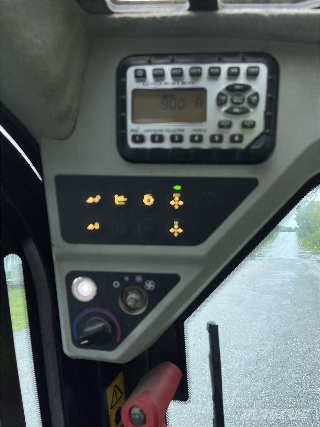 JCB 260T Liukuohjatut kuormaajat
