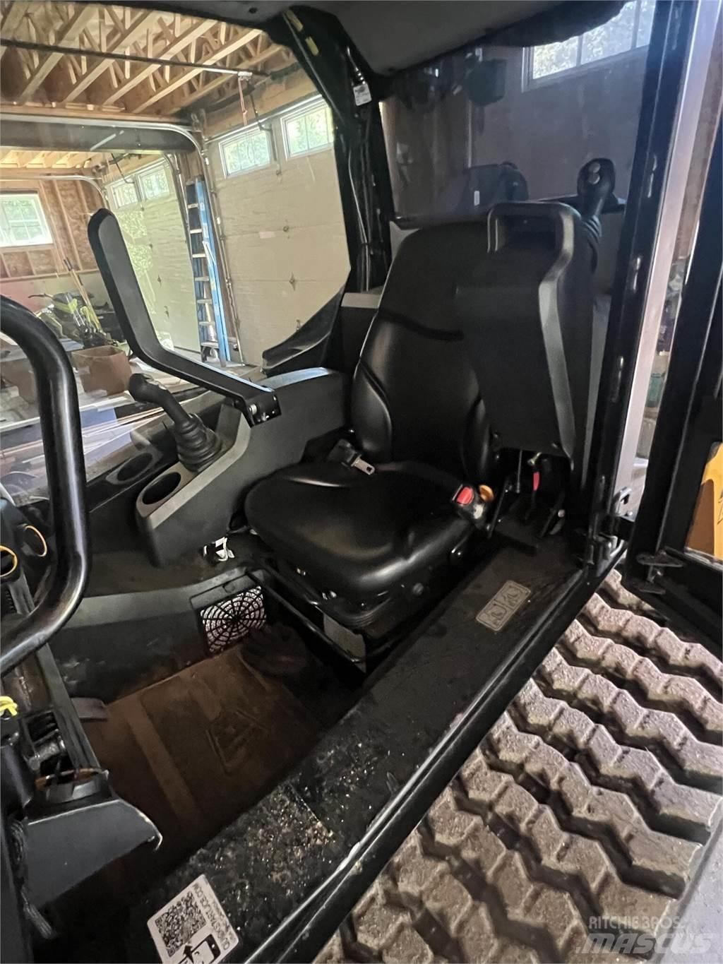 JCB 270T Liukuohjatut kuormaajat