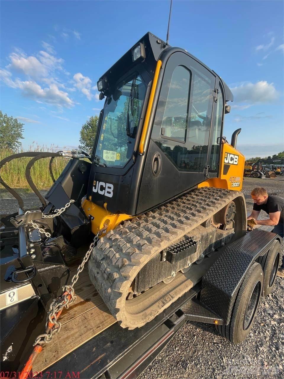 JCB 300T Liukuohjatut kuormaajat