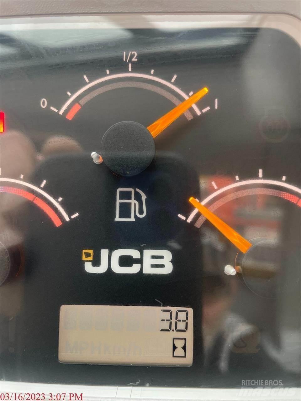 JCB 3TS-8T Liukuohjatut kuormaajat
