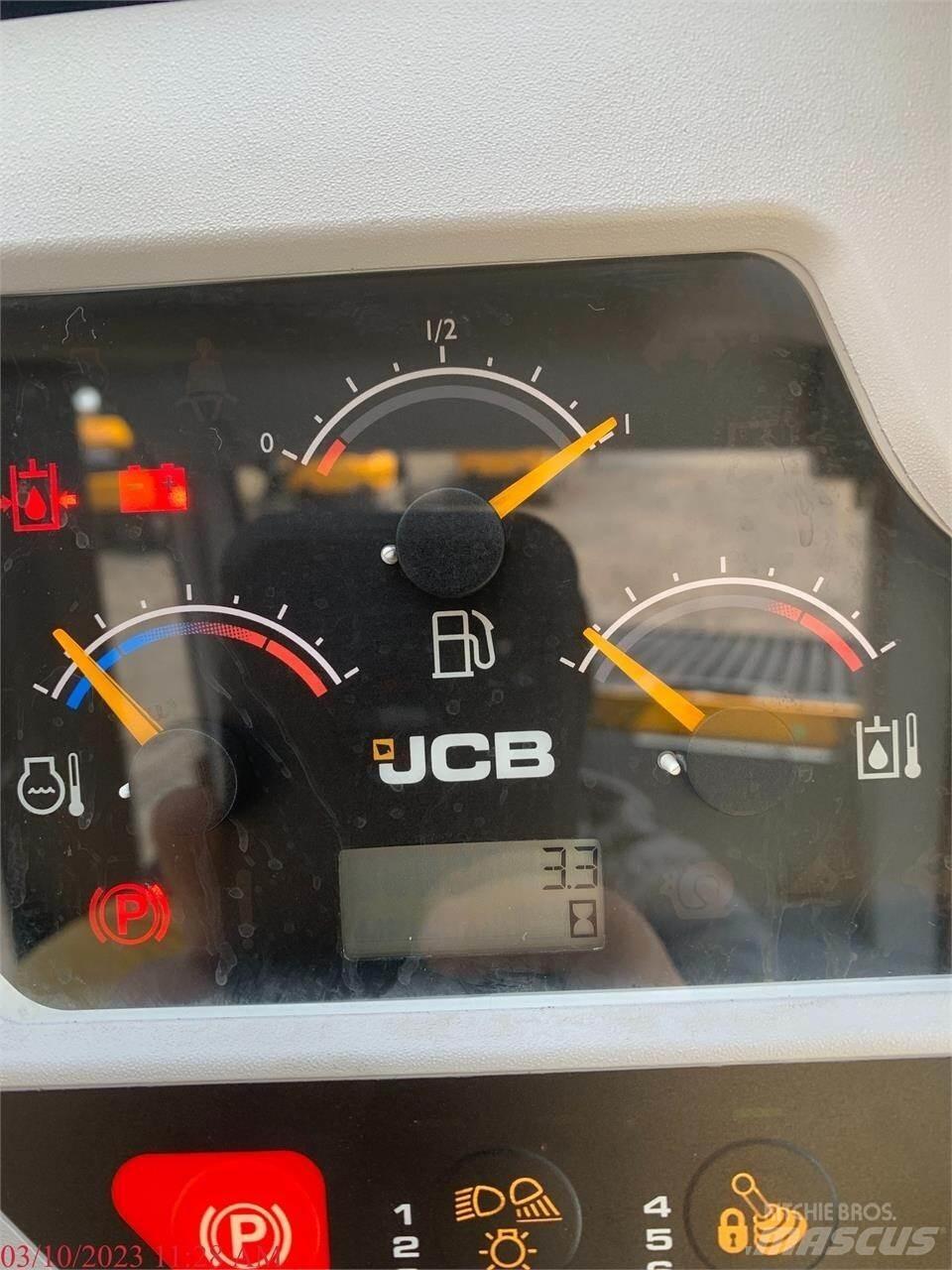 JCB 3TS-8T Liukuohjatut kuormaajat