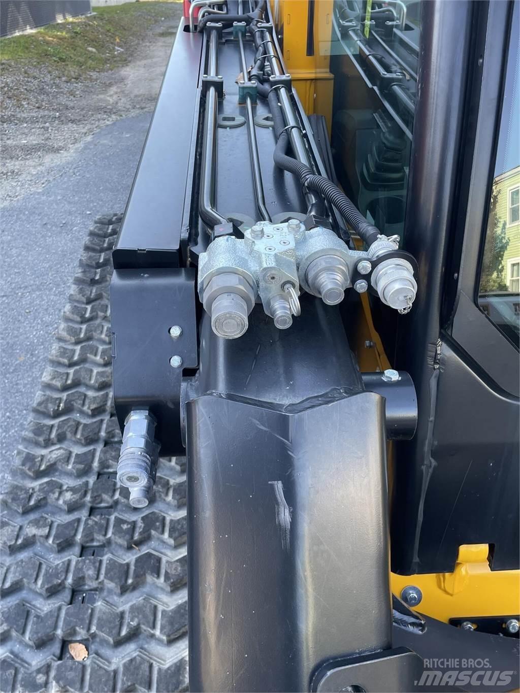 JCB 3TS-8T Liukuohjatut kuormaajat