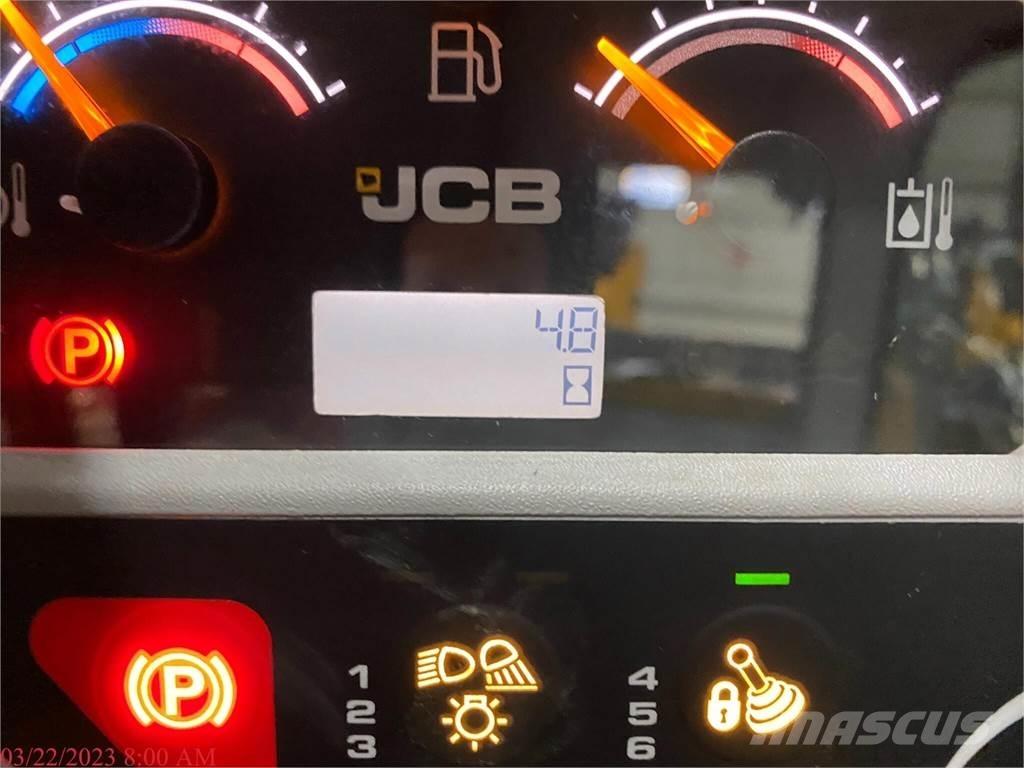 JCB 3TS-8W Liukuohjatut kuormaajat