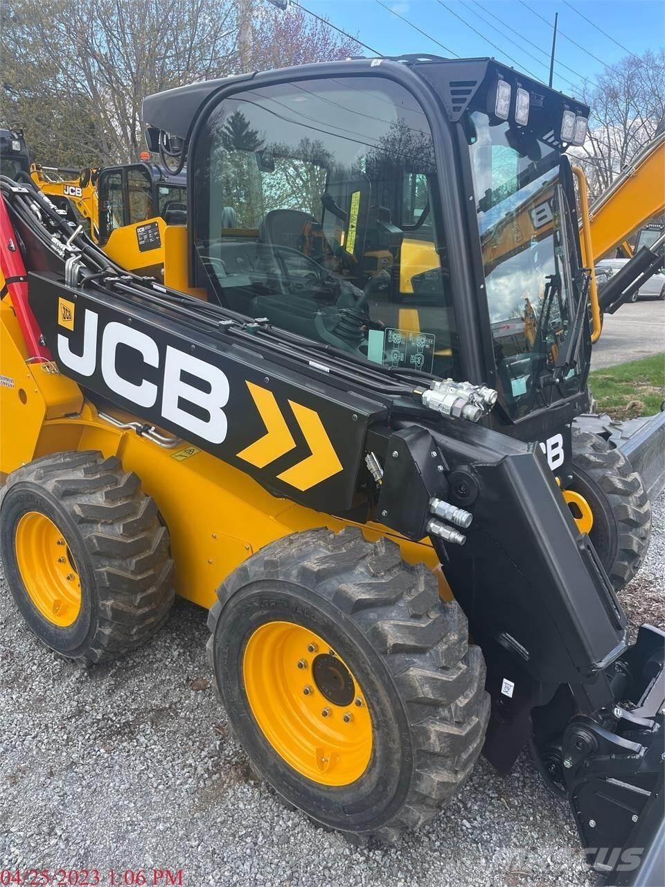 JCB 3TS-8W Liukuohjatut kuormaajat
