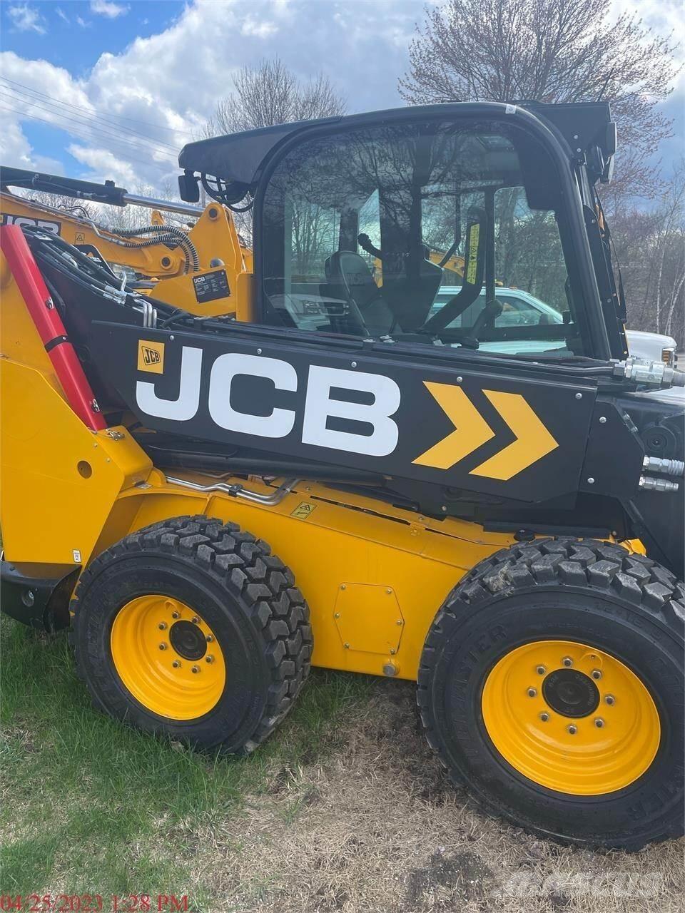 JCB 3TS-8W Liukuohjatut kuormaajat