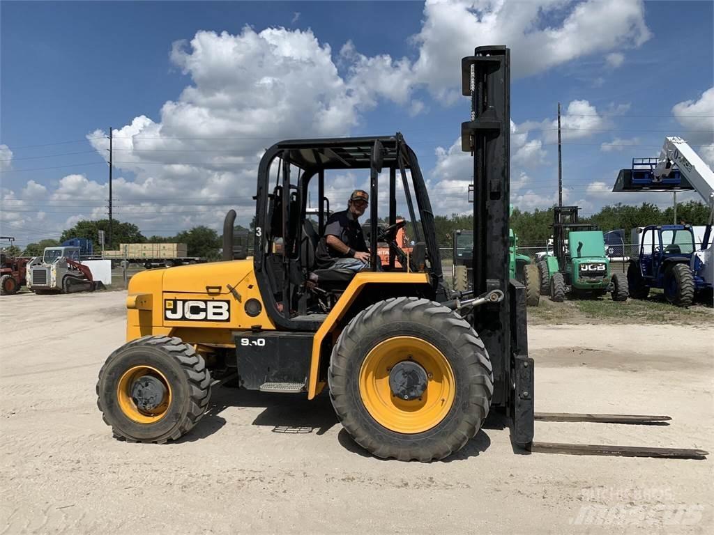 JCB 930 Maastotrukit