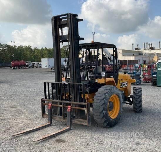 JCB 930 Maastotrukit