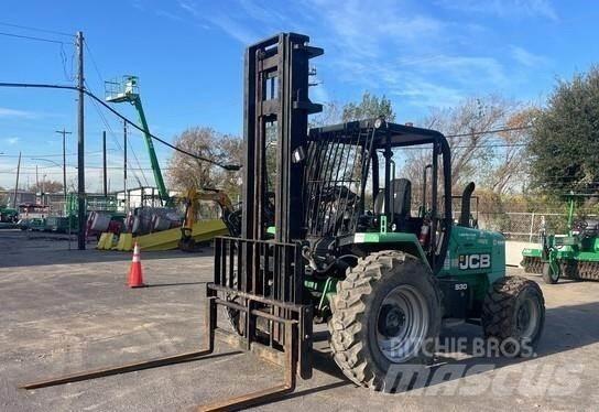 JCB 930 Maastotrukit