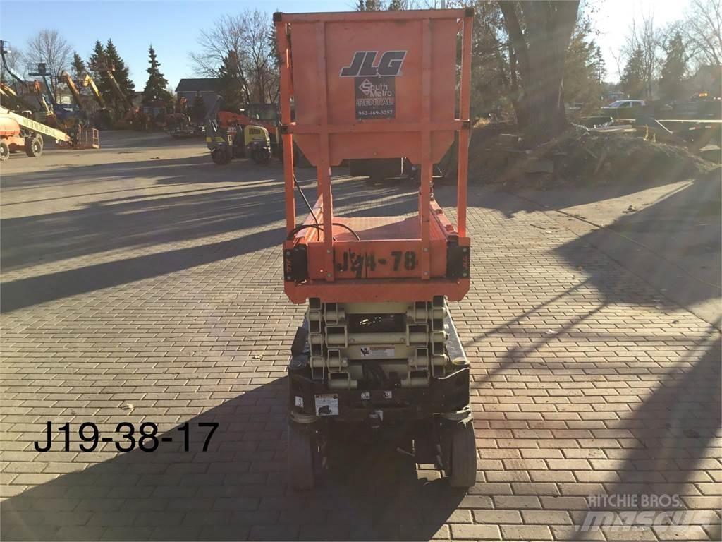 JLG 1932R Saksilavat
