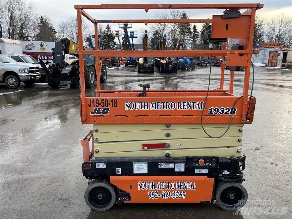 JLG 1932R Saksilavat