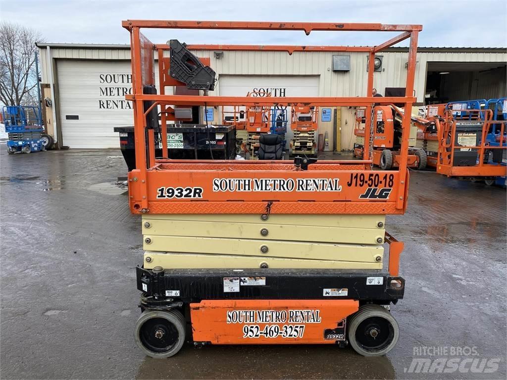 JLG 1932R Saksilavat