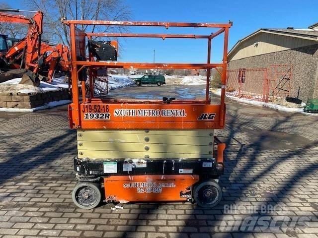 JLG 1932R Saksilavat