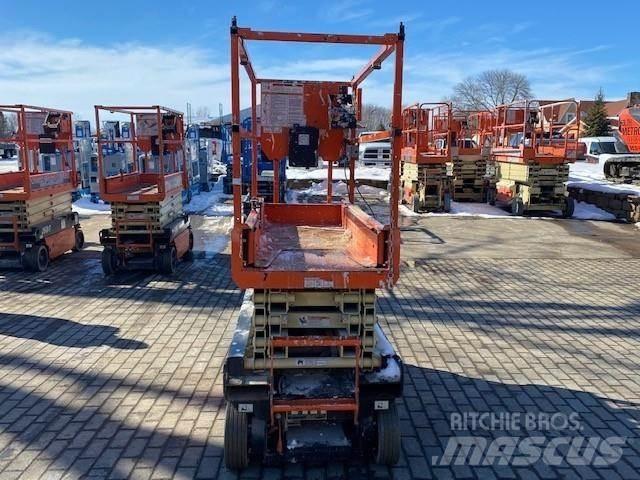 JLG 1932R Saksilavat
