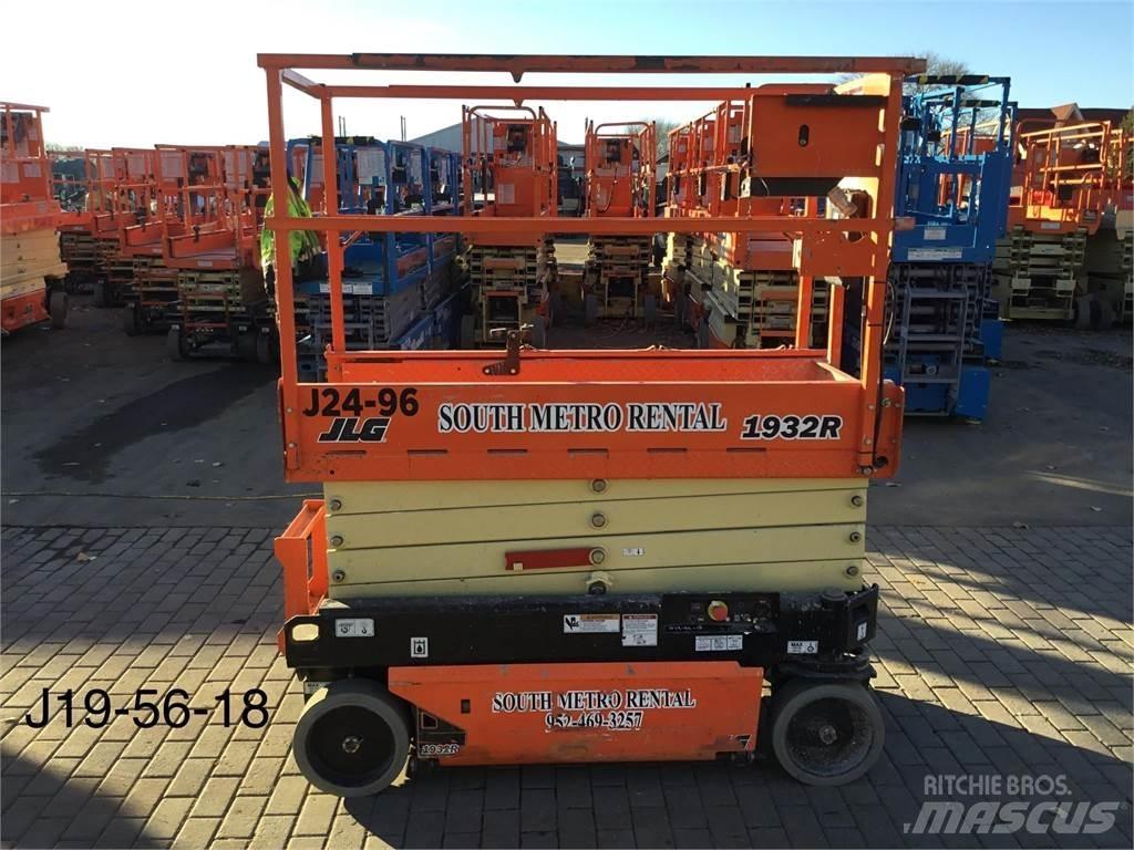JLG 1932R Saksilavat