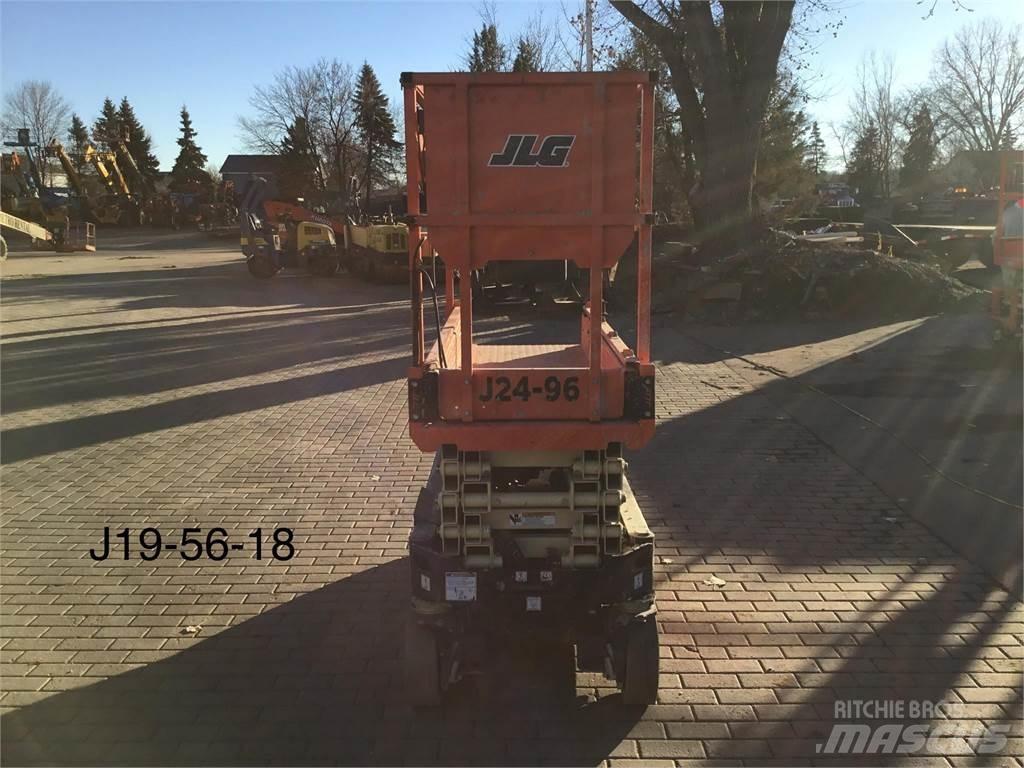 JLG 1932R Saksilavat