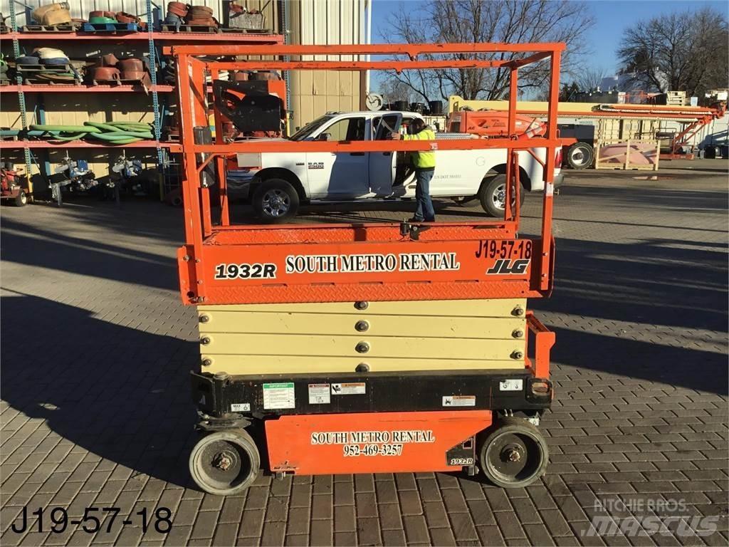 JLG 1932R Saksilavat