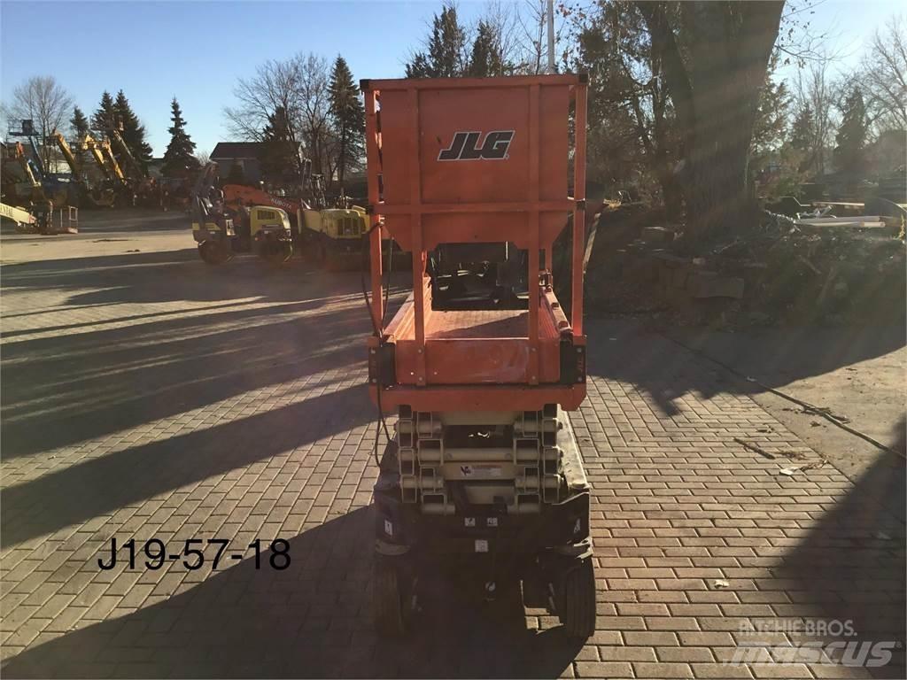 JLG 1932R Saksilavat