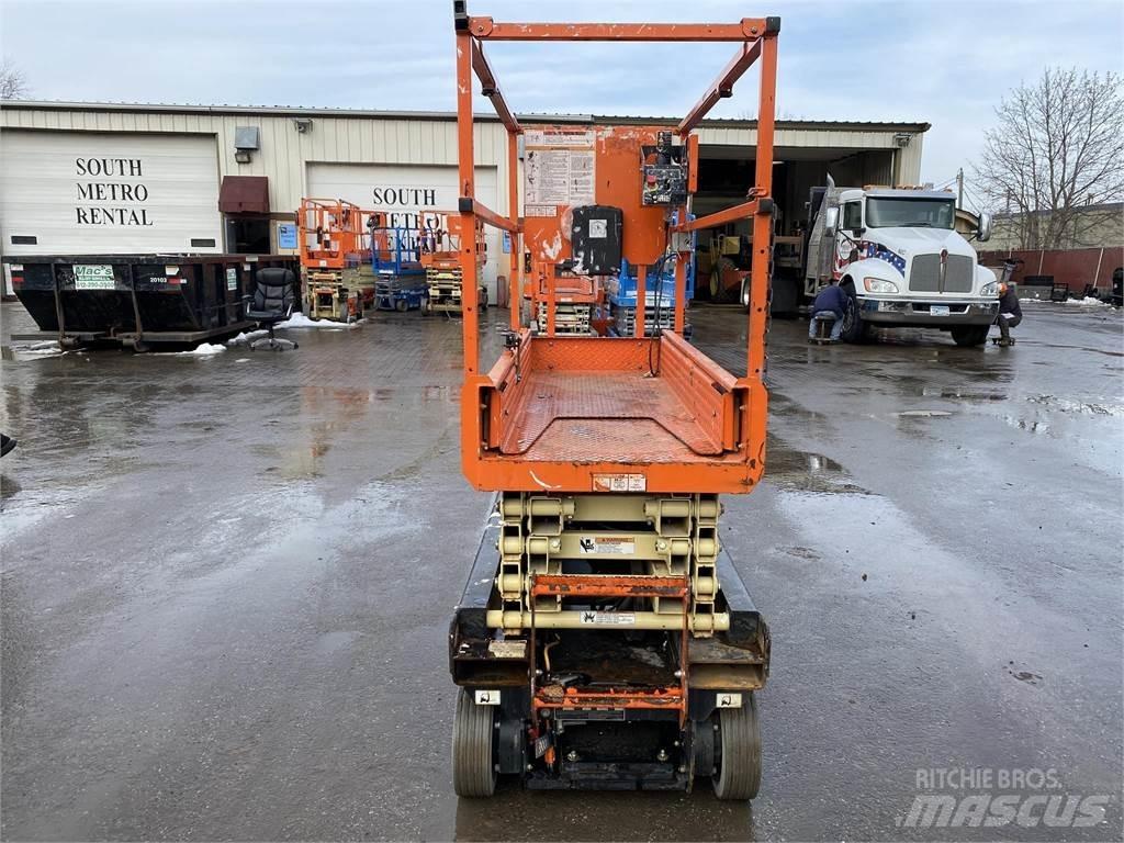 JLG 1932R Saksilavat