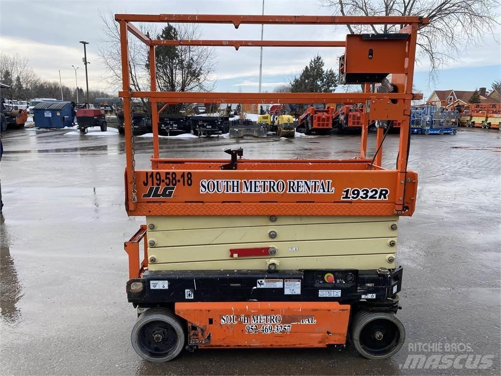 JLG 1932R Saksilavat