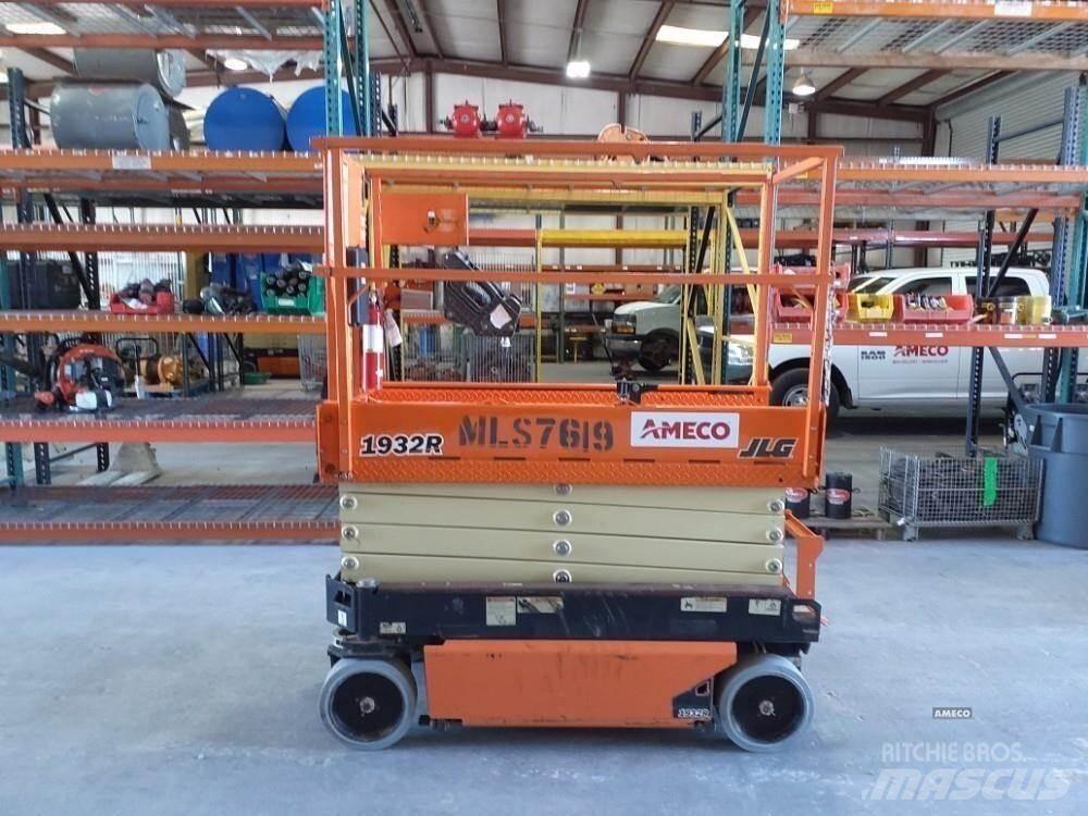 JLG 1932R Saksilavat