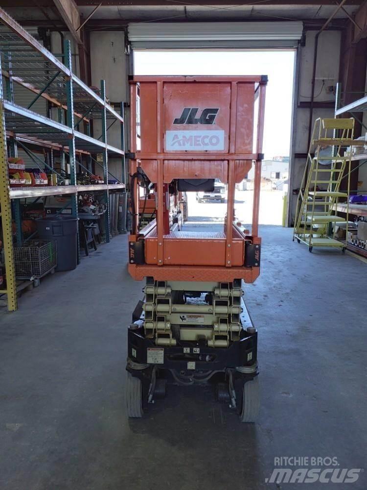 JLG 1932R Saksilavat