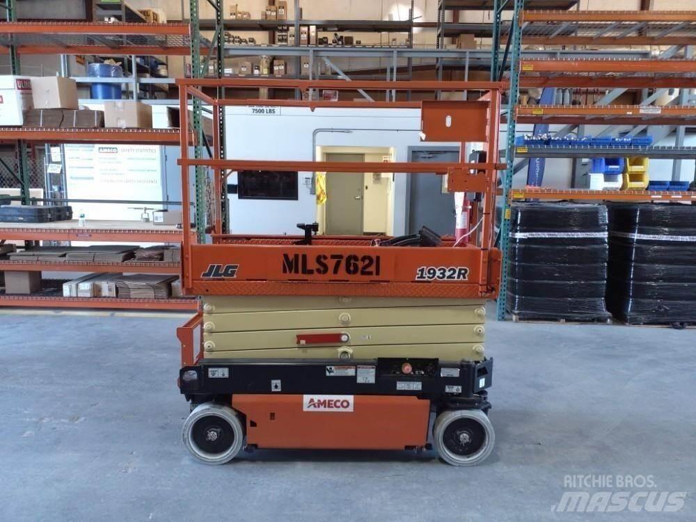 JLG 1932R Saksilavat